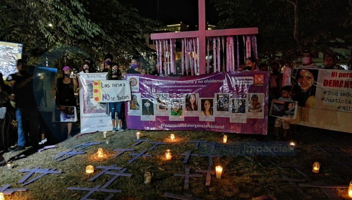 No hicieron falta las autoridades en la marcha del 25 N