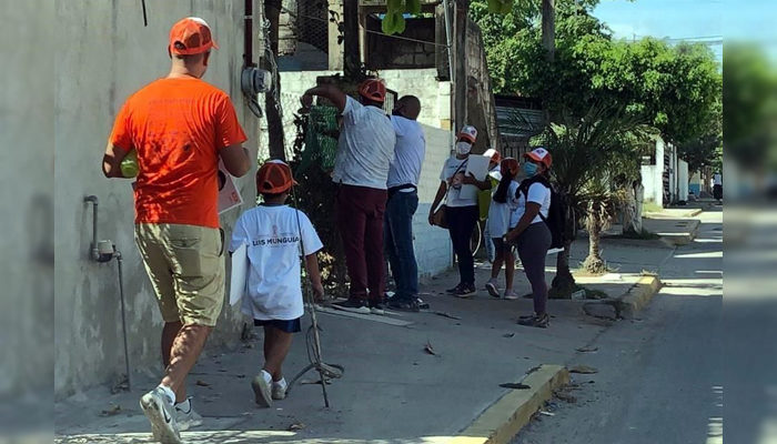 Señalan a Luis Munguía por usar niños en su propaganda política