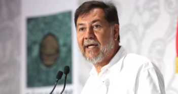Fernández Noroña se niega a usar cubrebocas en sesión del INE