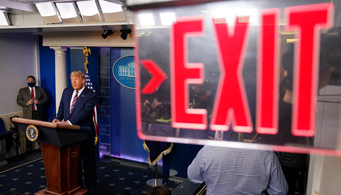 Cortan televisoras mensaje de Trump por 'faltas a la verdad'