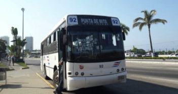 Choferes de transporte en Nayarit ven 'exagerado' el uso del cubrebocas