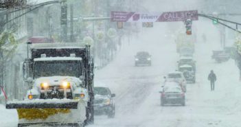 Tormenta en EU complica campaña de vacunación