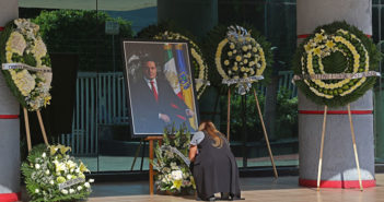 Entre su familia y mariachis, rinden homenaje a Aristóteles Sandoval