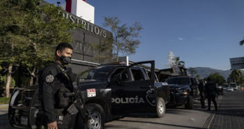 Trabajadores de Distrito V siguen detenidos tras limpiar la escena del crimen