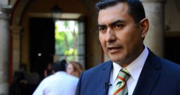 Da alcalde de Tlajomulco contratos de obra pública a joyería de su pareja