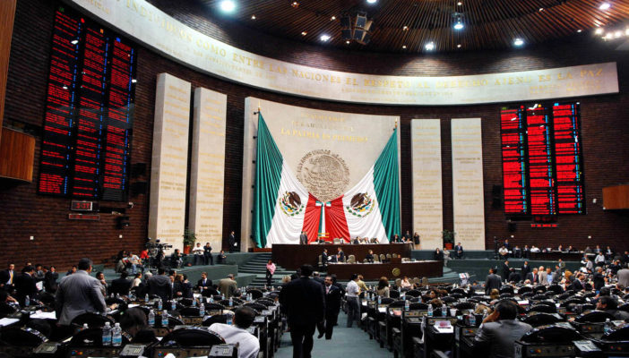 Los diputados locales y federales quieren repetir en las curules