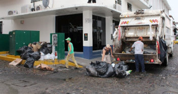 Recolectores de basura piden su 'aguinaldo' y hay opiniones divididas