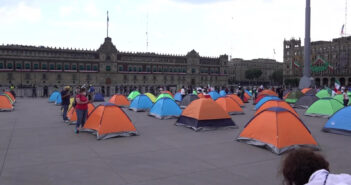 Retiran a FRENA del Zócalo... Bueno, lo que quedaba de ellos