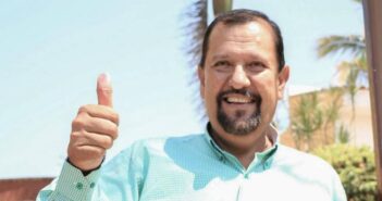 Manuel Cota se registra como aspirante a una diputación federal