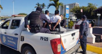 Querían pagar con tarjetas clonadas y fueron detenidos