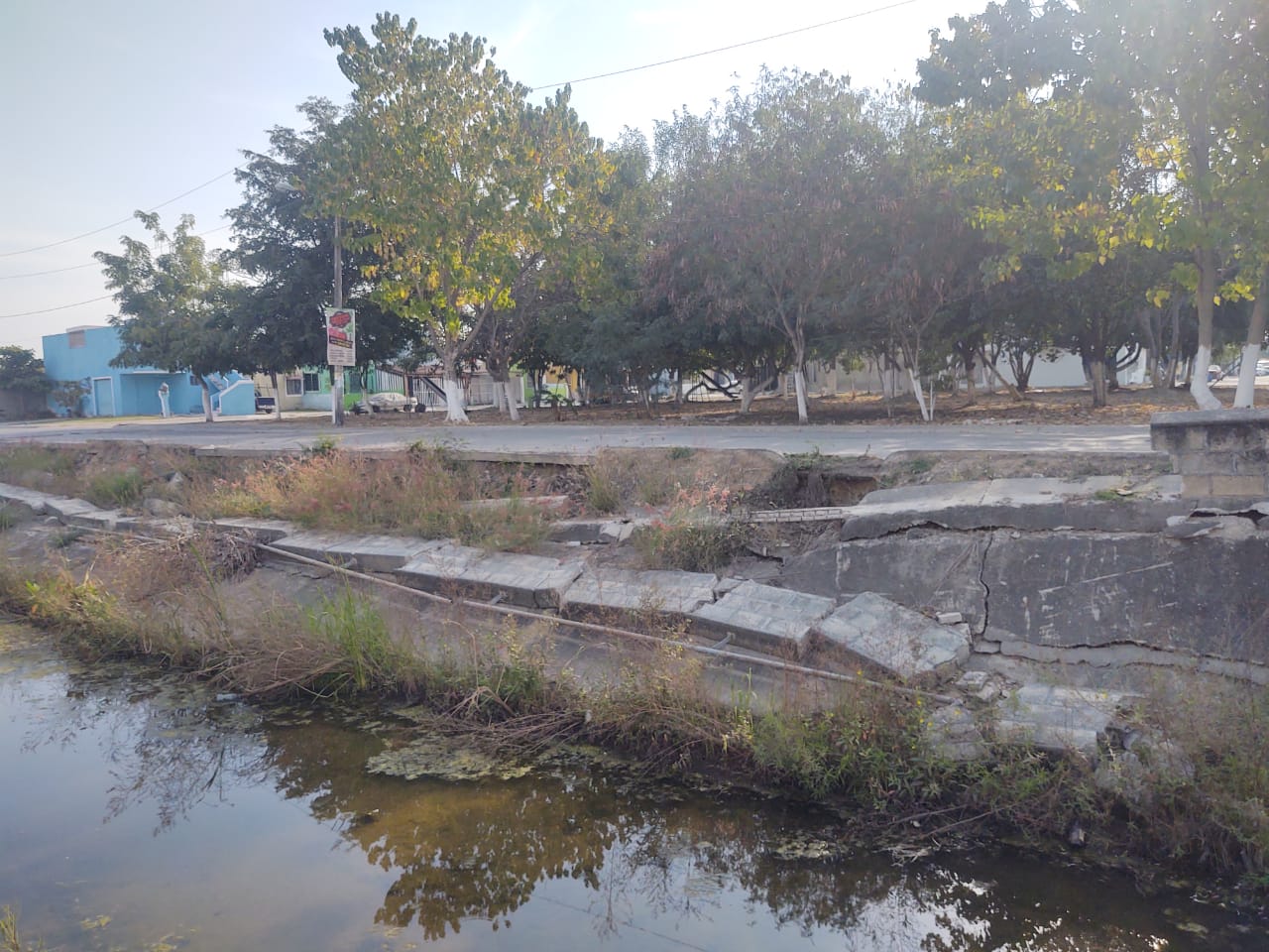 Abandona ayuntamiento de Bahía canal de Valle Dorado; es un foco de infección