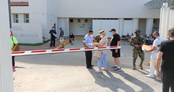 Entregaron fichas en Hospital Naval a extranjeros de la tercera edad