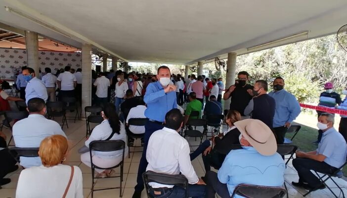 Negocios limitados y Jaime Cuevas en reunión política sin sana distancia