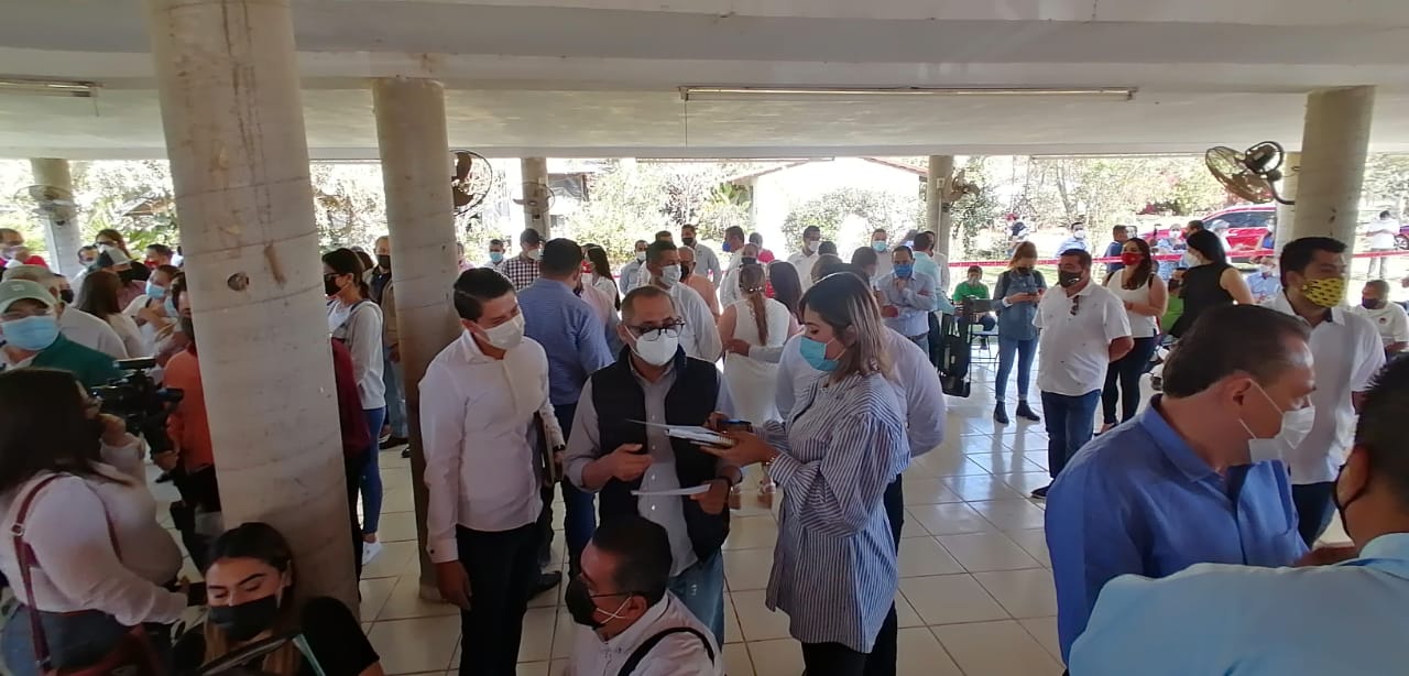 Negocios limitados y Jaime Cuevas en reunión política sin sana distancia 5 Negocios limitados y Jaime Cuevas en reunión política sin sana distancia