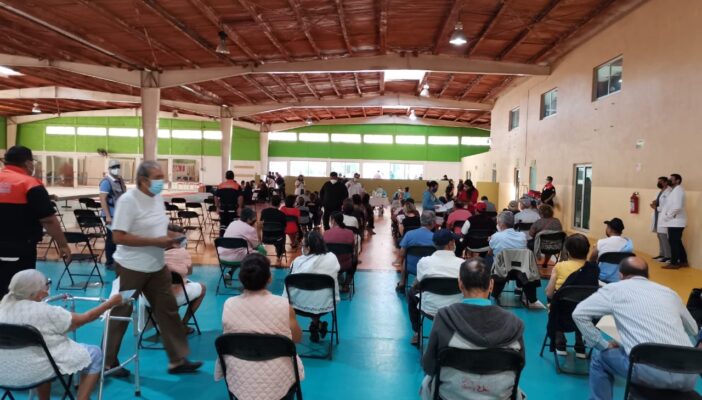 7,897 dosis se aplicaron en el primer día de vacunación en Vallarta