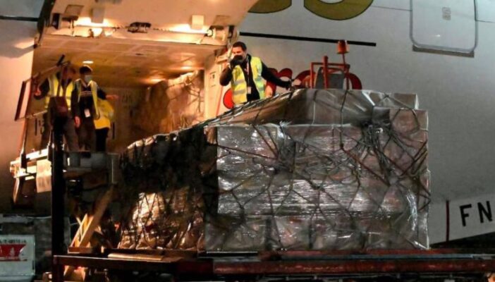 Llegan a México más de 1 millón de vacunas de AstraZeneca