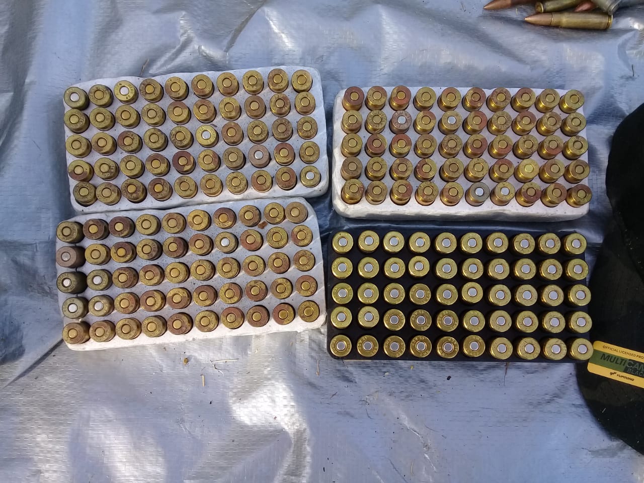 Encuentran arsenal en vehículo abandonado en Cabo Corrientes