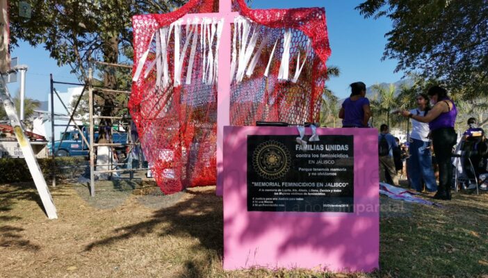 Sentido homenaje a las que ya no están... Se une Vallarta a las marchas feministas
