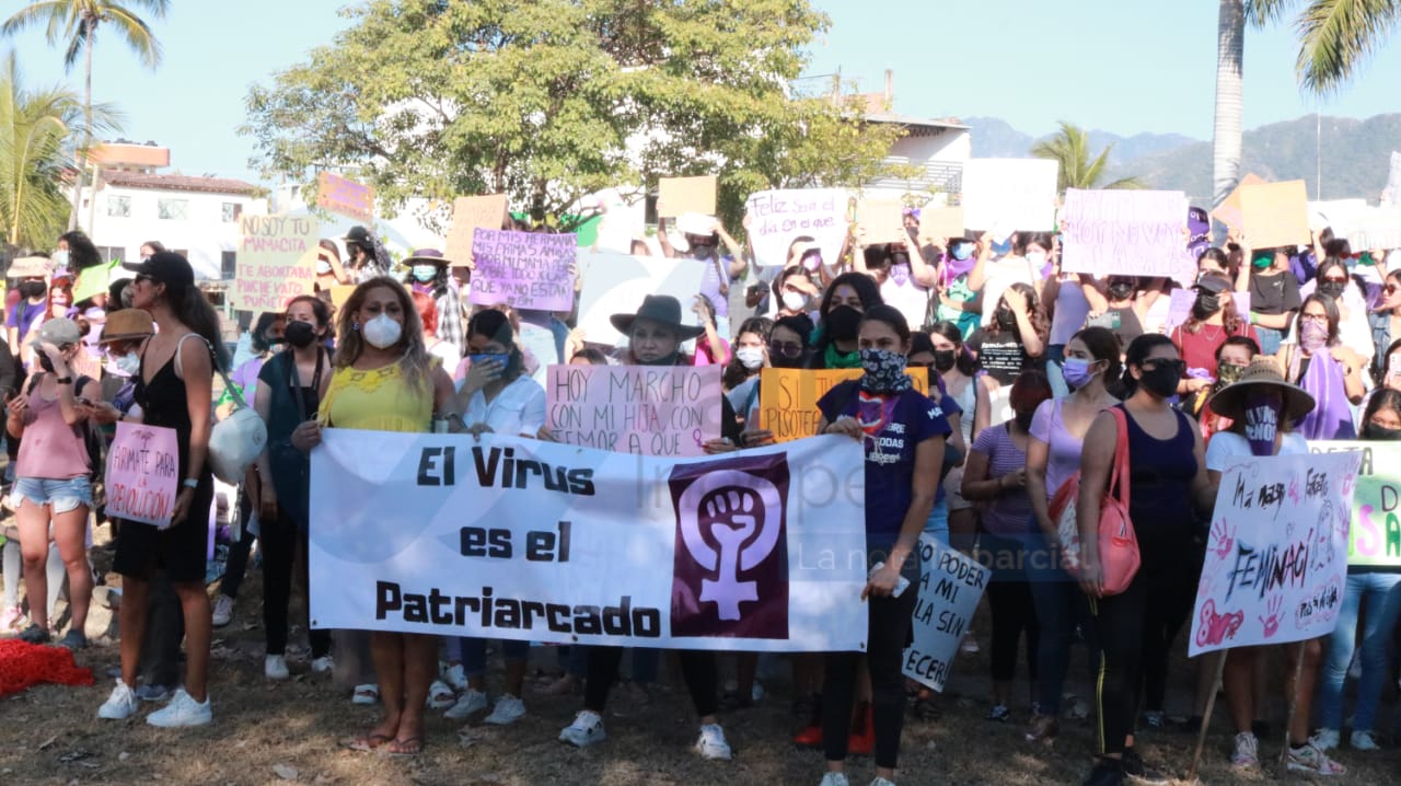 Sentido homenaje a las que ya no están... Se une Vallarta a las marchas feministas