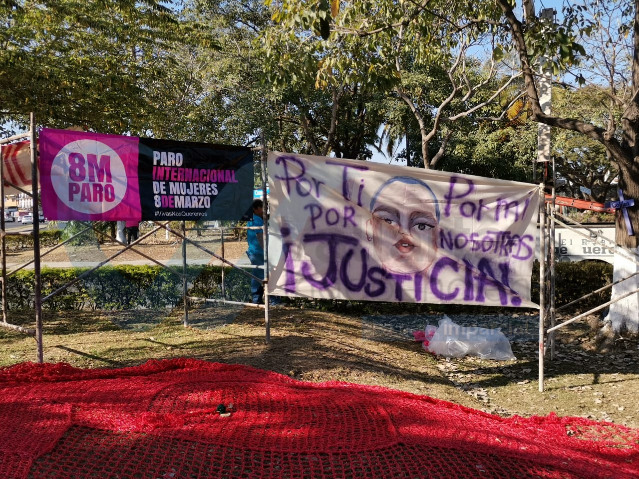 Sentido homenaje a las que ya no están... Se une Vallarta a las marchas feministas
