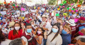 Simpatizantes de Salgado Macedonio protestan en el INE Guerrero