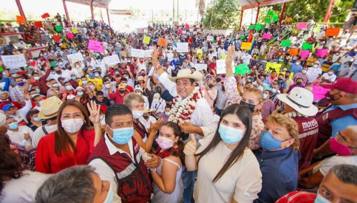 Simpatizantes de Salgado Macedonio protestan en el INE Guerrero