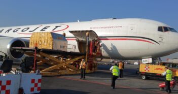 Llega lote con más de 400 mil dosis de vacuna Pfizer