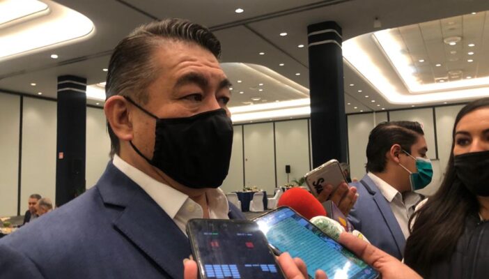 Empresarios de Jalisco no ven para cuándo puedan comprar vacunas contra Covid 19