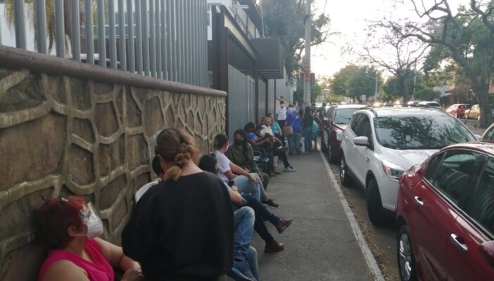 A dos días del inicio de la vacunación contra el Covid 19 en Guadalajara, los tapatíos ya se formaron