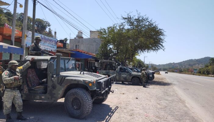 Un elemento herido y tres detenidos tras enfrentamiento en Guayabitos