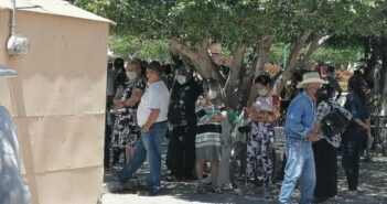 Suspenden vacunación contra covid en Acaponeta por falta de organización