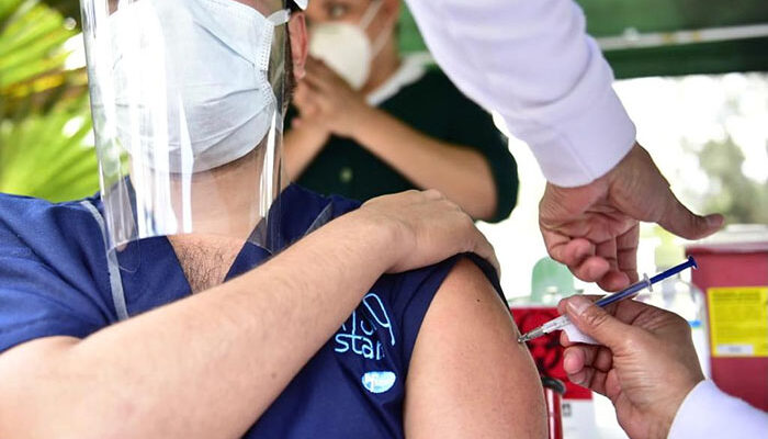 Alfaro pide a Mesa de Salud se le destinen vacunas contra COVID-19 a GDL y Zapopan