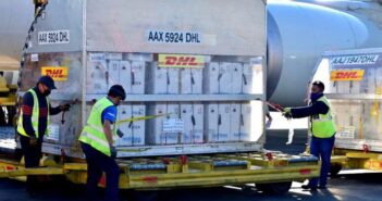 Llegan 487 mil 500 dosis de vacuna COVID de Pfizer a México