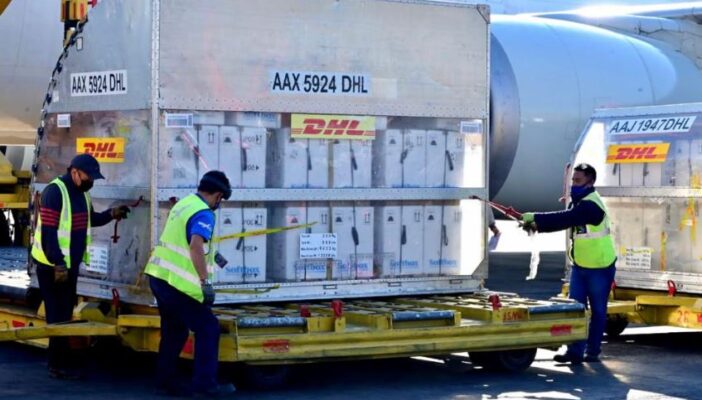 Llegan 487 mil 500 dosis de vacuna COVID de Pfizer a México