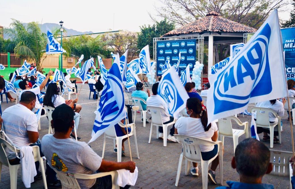Marcela Navarrete da el primer paso en su campaña para la diputación local