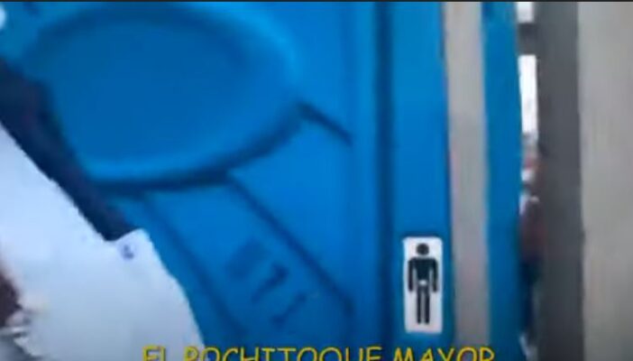 ¡Como Peña Nieto! Mario Delgado se esconde en un baño ante reclamos