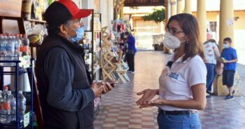 Recorre Marcela Navarrete la sierra del distrito para escuchar a la gente