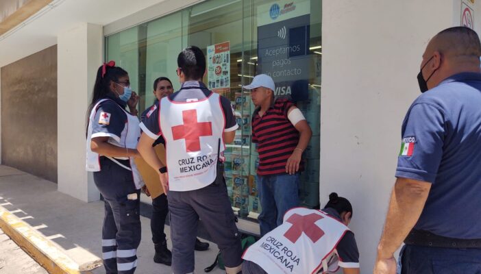 En Pitillal, a plena luz del día, navajean a un hombre