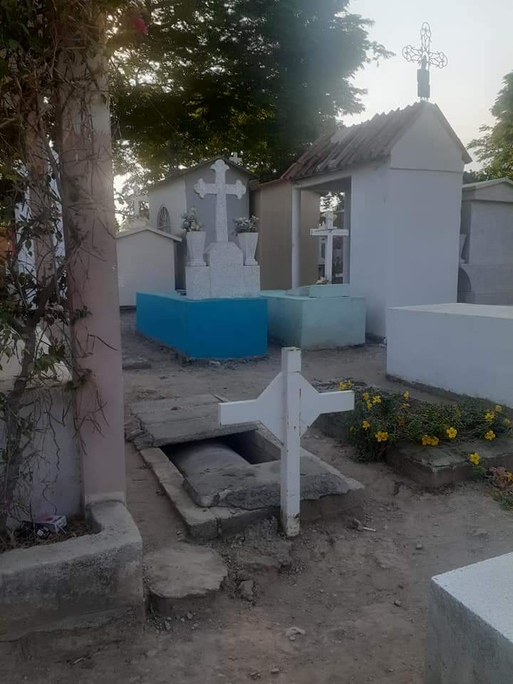 Denuncian profanaciones en panteón de Magisterio