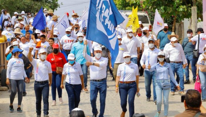 Visita Jaime Cuevas la cabecera municipal y Bucerías