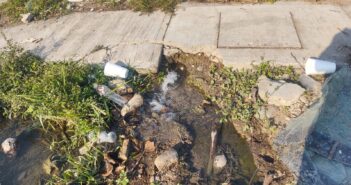 Enorme fuga de agua potable reportada y Seapal indiferente