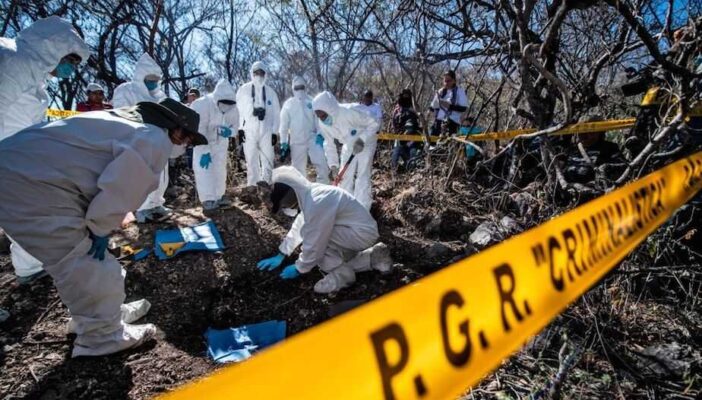 Localizan 70 bolsas con restos de personas en Tonalá