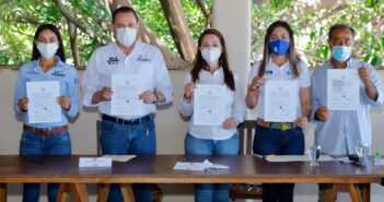 Firma compromisos Jaime Cuevas con restauranteros de Bahía