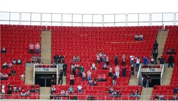 Amplían entrada de aficionados al estadio de Chivas