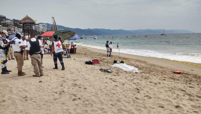 Mesero salva a una niña de ahogarse, pero él pierde la vida