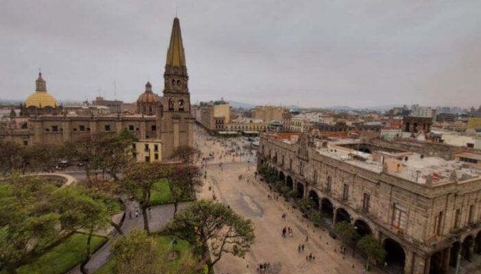 Extienden alerta atmosférica al AMG por incendio en La Primavera