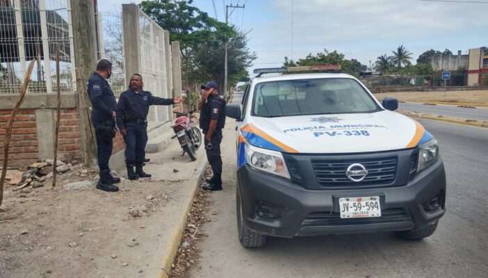 Abandonan motocicleta chocada y ensangrentada en Magisterio