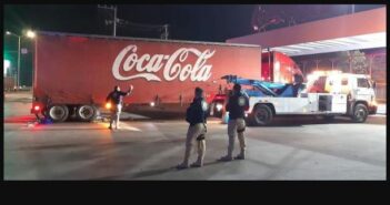 Motociclista pierde la vida tras impactarse contra trailer en San Vicente