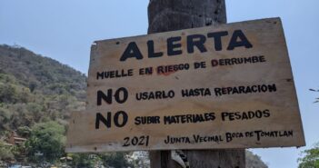 Muelle de Boca de Tomatlán abandonado por la autoridad municipal