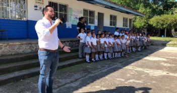 Se compromete Munguía a apoyar al gremio de docentes